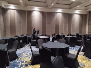 pemasangan partisi movable